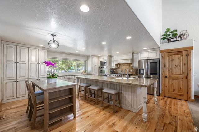 3711 S LE CORBUSIER CIR, Millcreek, UT 84106