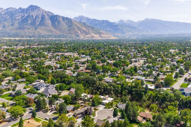 3711 S LE CORBUSIER CIR, Millcreek, UT 84106