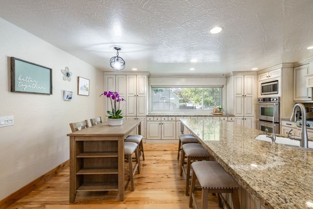 3711 S LE CORBUSIER CIR, Millcreek, UT 84106