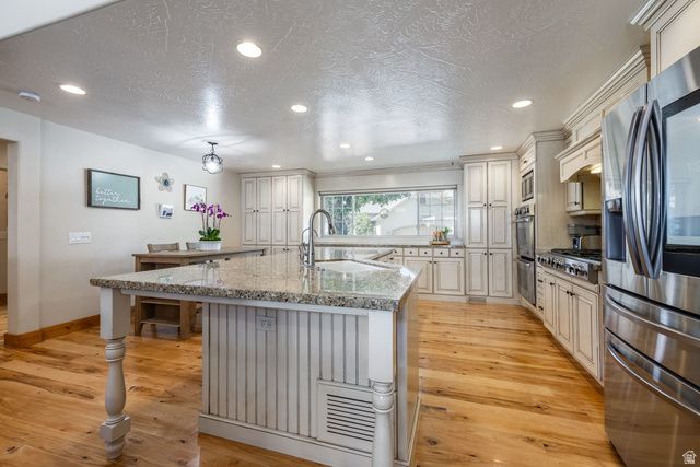 3711 S LE CORBUSIER CIR, Millcreek, UT 84106