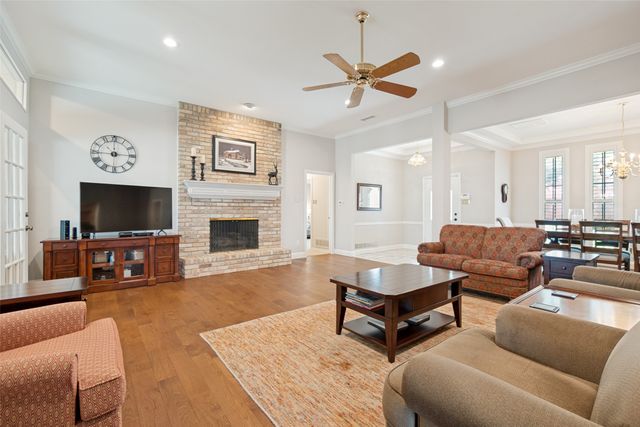 8009 Abramshire Avenue, Dallas, TX 75231