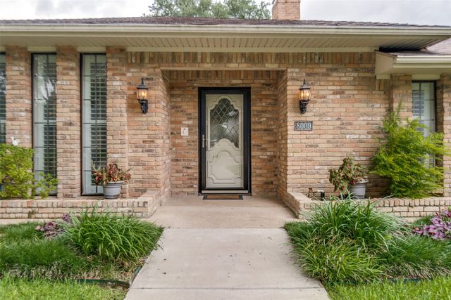 8009 Abramshire Avenue, Dallas, TX 75231