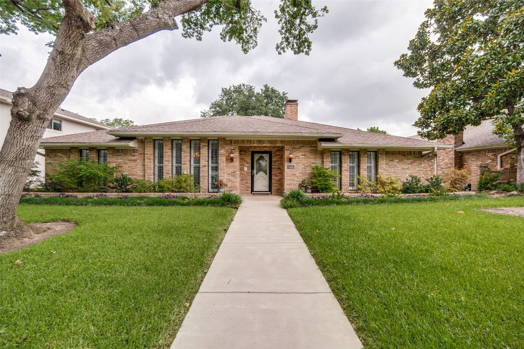 8009 Abramshire Avenue, Dallas, TX 75231