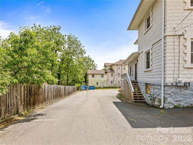 577 Haywood Road, Asheville, NC 28806