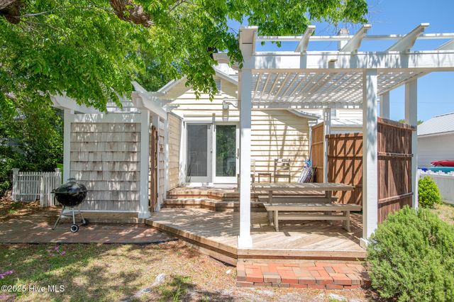 212 Broad Street, Beaufort, NC 28516