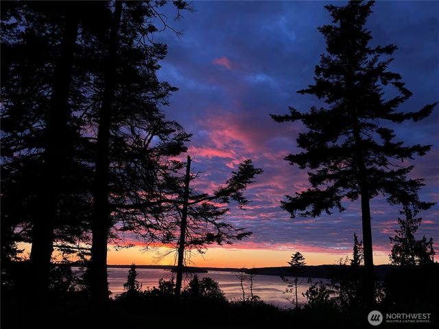 610 Maple Heights Road, Camano Island, WA 98282