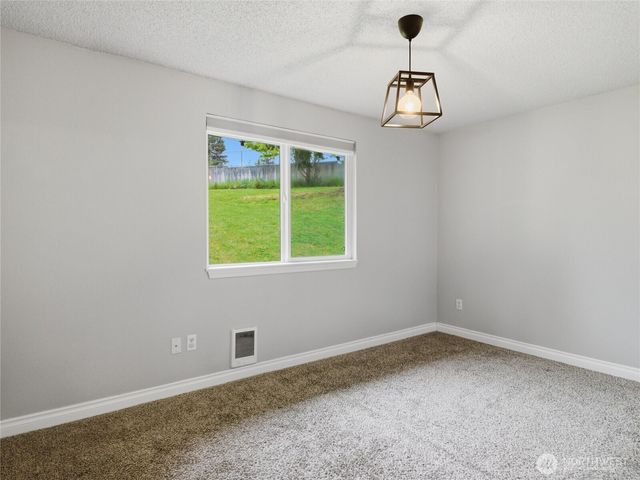 2715 24th Avenue Ct SE, Puyallup, WA 98374