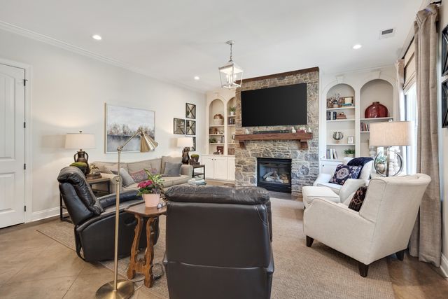 230 REGENT DR, Arlington, TN 38002