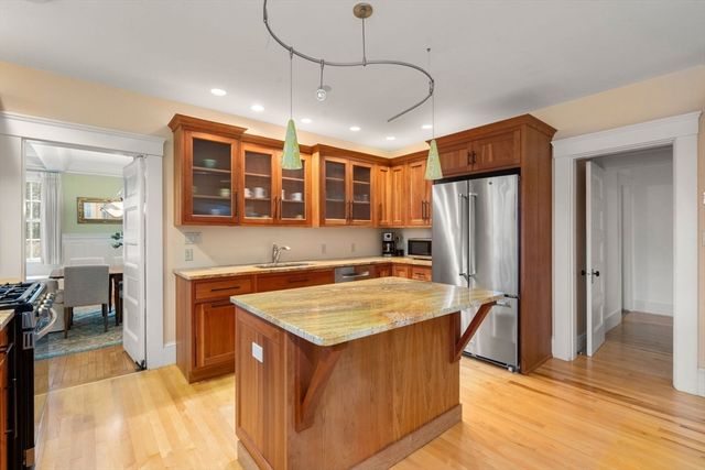 55 Glezen Ln, Wayland, MA 01778