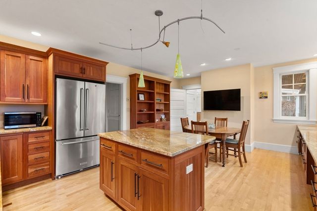 55 Glezen Ln, Wayland, MA 01778