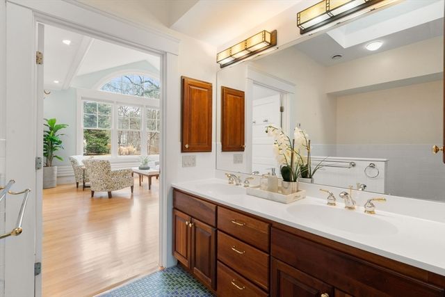 55 Glezen Ln, Wayland, MA 01778