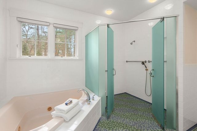 55 Glezen Ln, Wayland, MA 01778