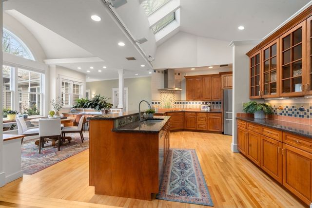 55 Glezen Ln, Wayland, MA 01778