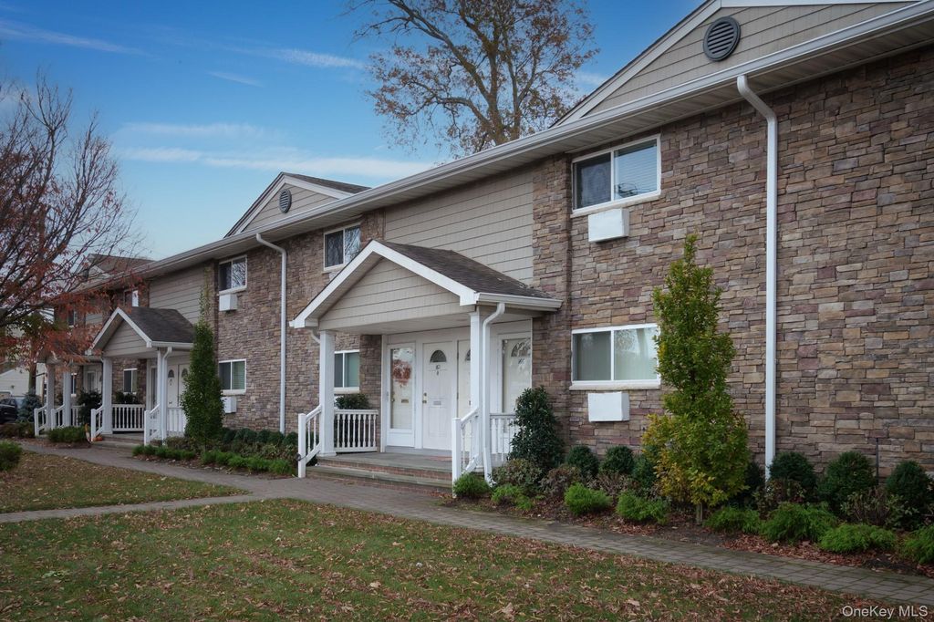 100 Friendly Court L087, Babylon, NY 11704