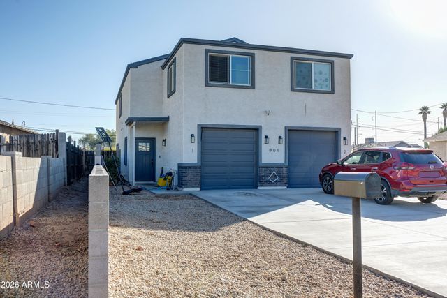 909 S 4TH Avenue, Phoenix, AZ 85003