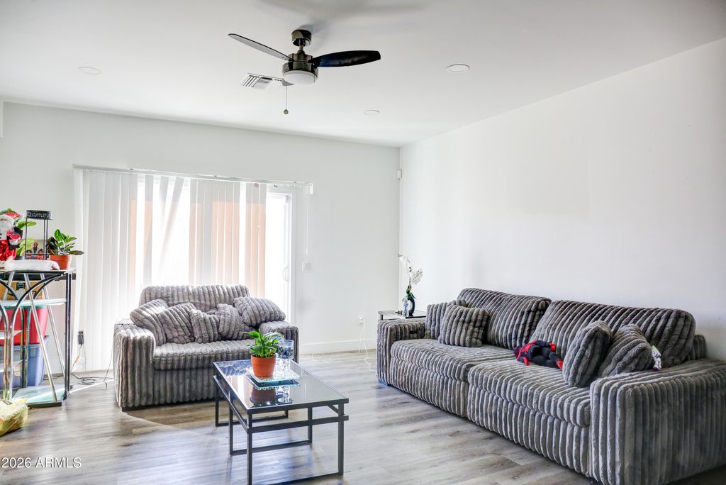 909 S 4TH Avenue, Phoenix, AZ 85003