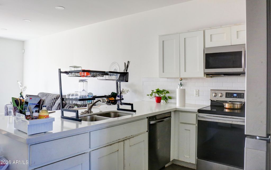 Image 4 of property listing at 909 S 4TH Avenue, Phoenix, AZ 85003