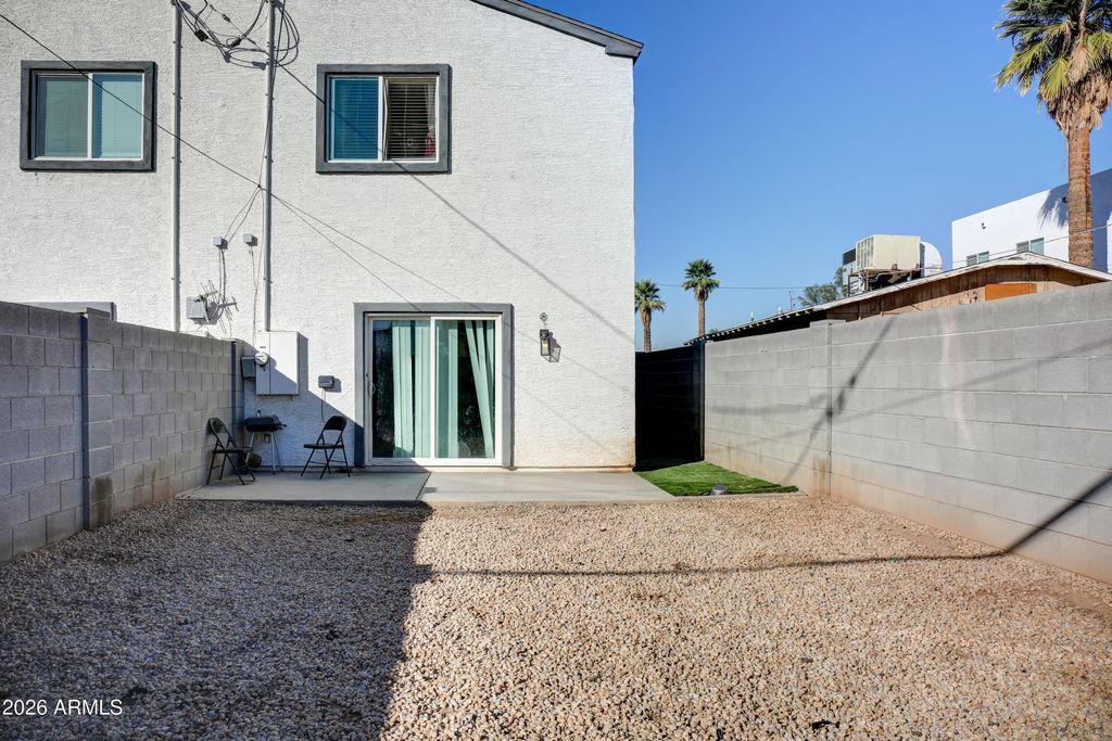 Image 6 of property listing at 909 S 4TH Avenue, Phoenix, AZ 85003