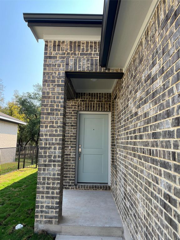 130 Spangle WAY, Kyle, TX 78640