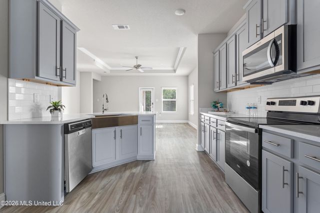 80 Saltmeadow Circle, Ocean Springs, MS 39564