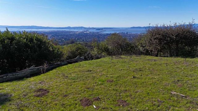 6108 Skyline Blvd, Oakland, CA 94611
