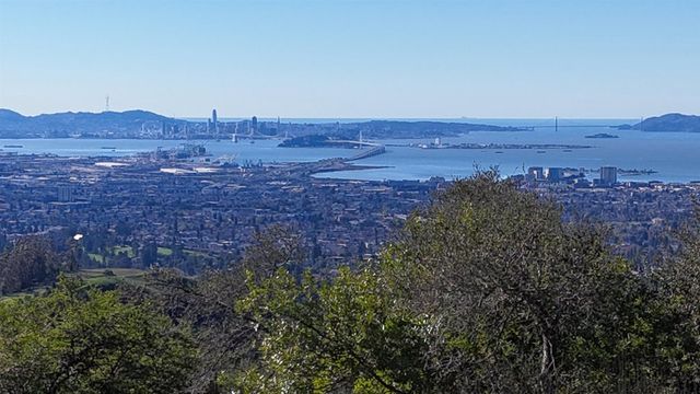 6108 Skyline Blvd, Oakland, CA 94611