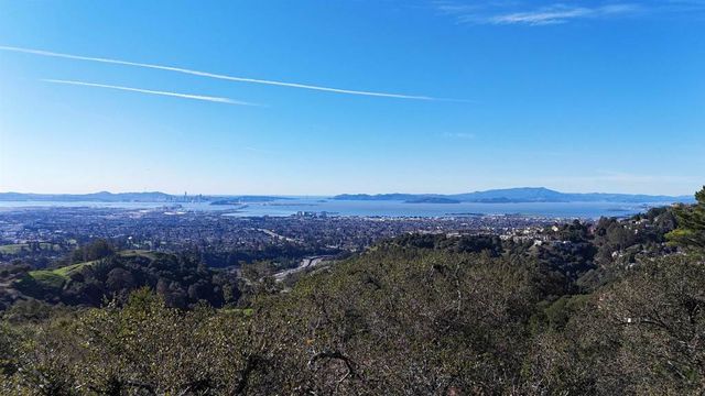 6108 Skyline Blvd, Oakland, CA 94611