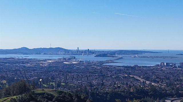 6108 Skyline Blvd, Oakland, CA 94611