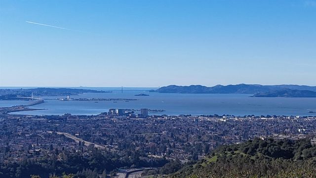 6108 Skyline Blvd, Oakland, CA 94611