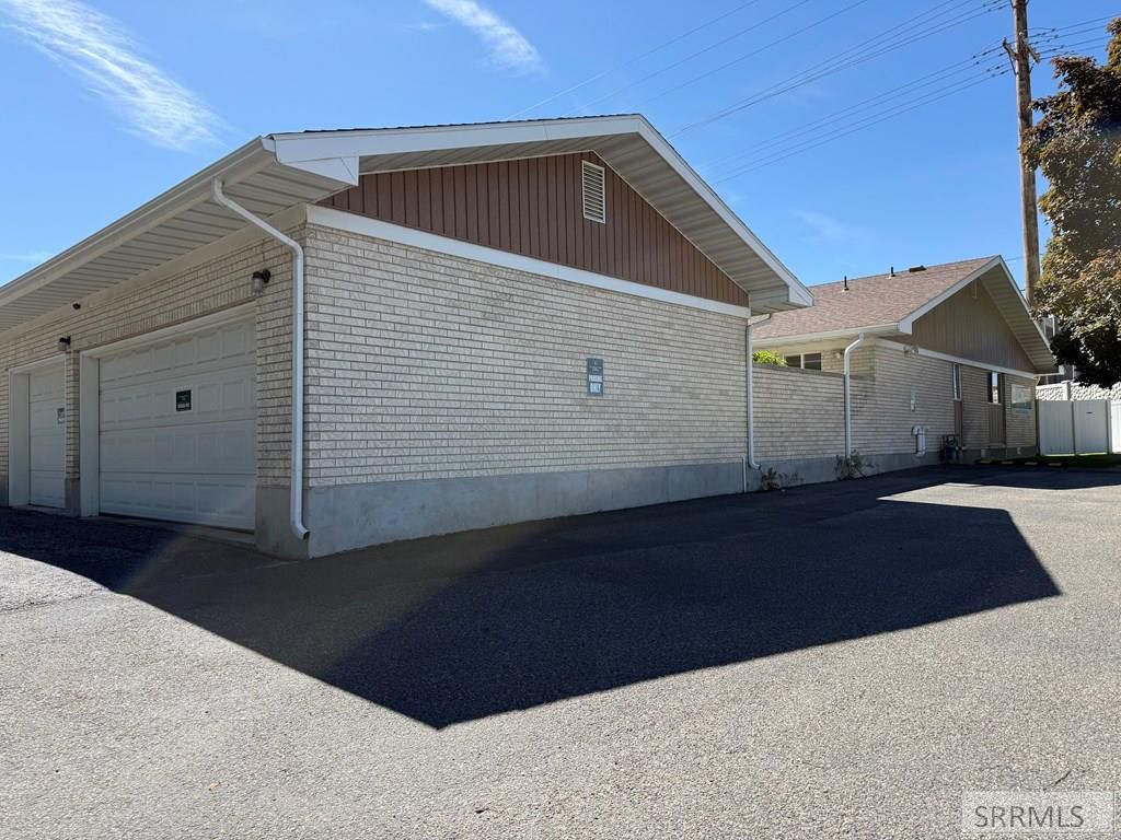 Image 3 of property listing at 480 W Sunnyside Road # 4, Idaho Falls, ID 83402