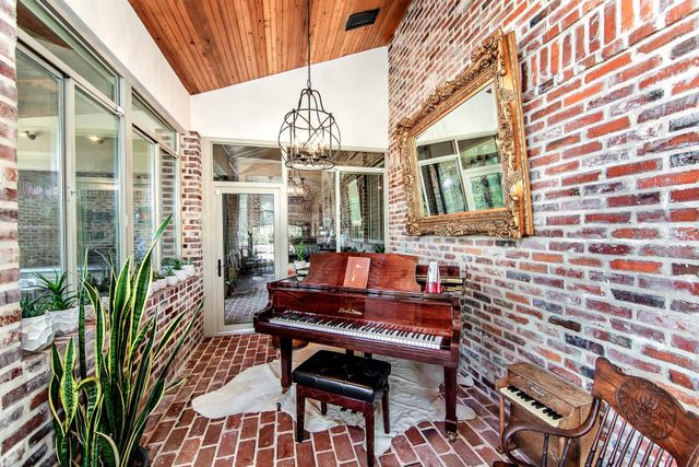 5270 West Main Street, Houma, LA 70360