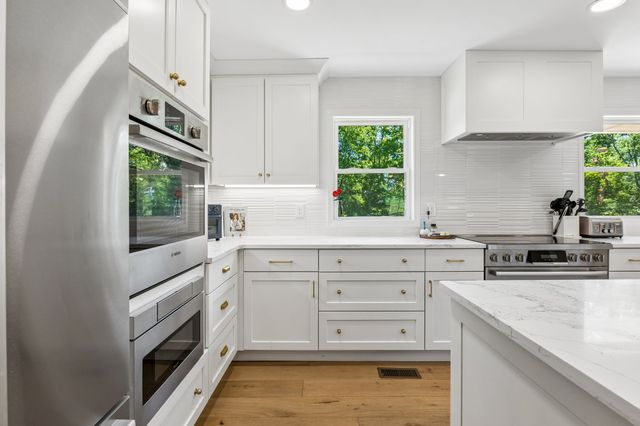 2013 Cedarmont Dr, Franklin, TN 37067