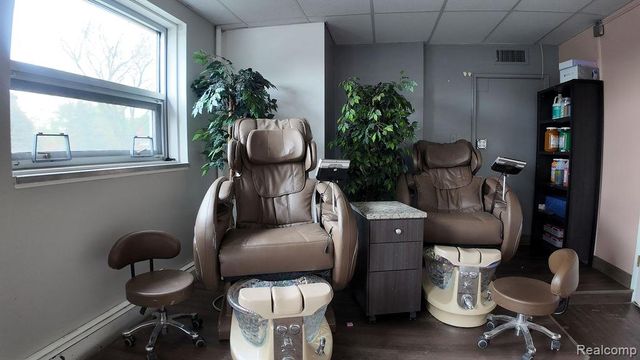 18718 Grand River Avenue, Detroit, MI 48223