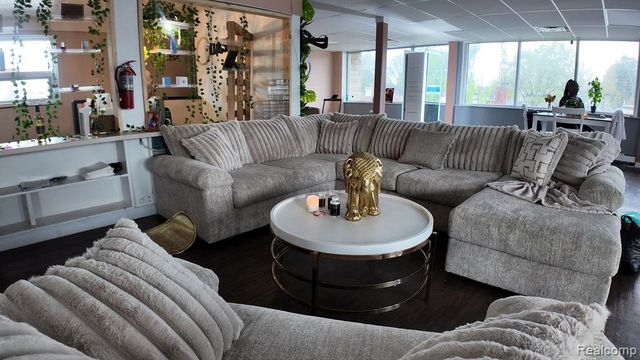 18718 Grand River Avenue, Detroit, MI 48223