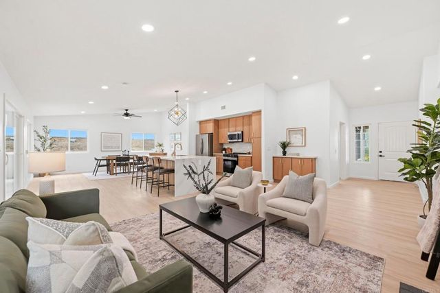 5240 Jack Pine Ct, Oceanside, CA 92056
