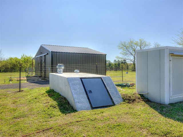 29605 Kickapoo Road, Mcloud, OK 74851