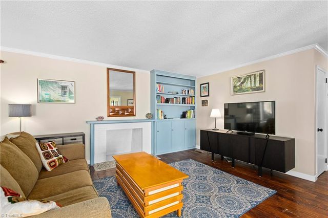 216 Knollwood Drive, Jamestown, NC 27282