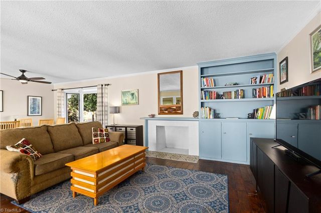 216 Knollwood Drive, Jamestown, NC 27282