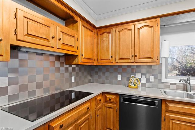 216 Knollwood Drive, Jamestown, NC 27282