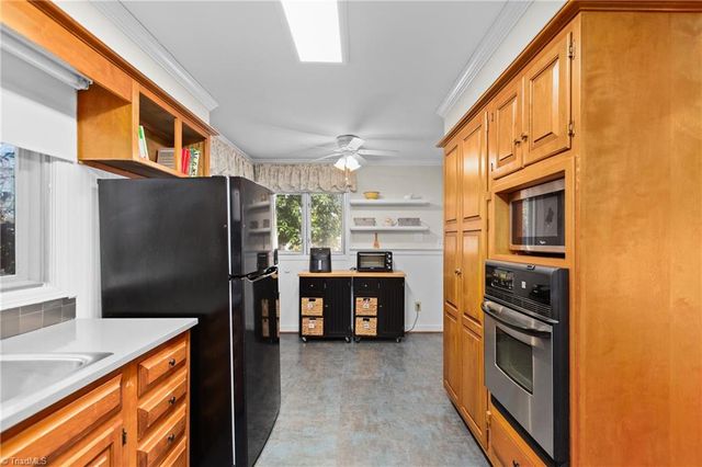 216 Knollwood Drive, Jamestown, NC 27282