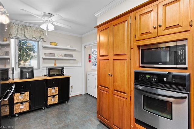 216 Knollwood Drive, Jamestown, NC 27282