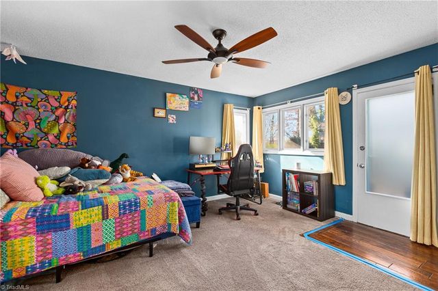 216 Knollwood Drive, Jamestown, NC 27282