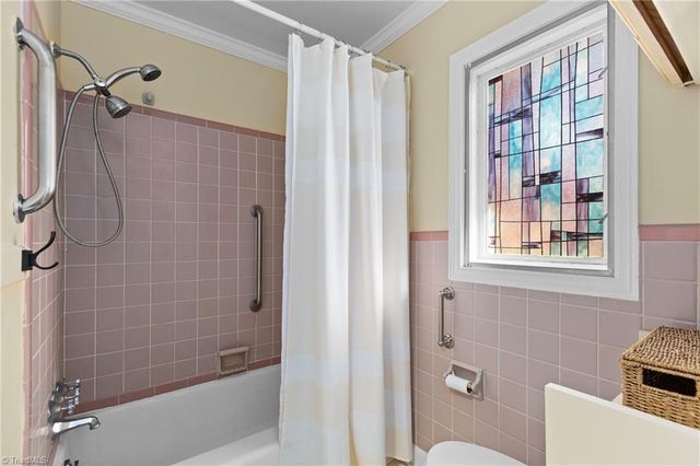 216 Knollwood Drive, Jamestown, NC 27282