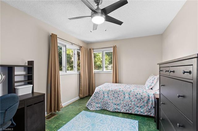 216 Knollwood Drive, Jamestown, NC 27282