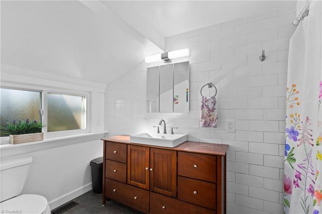 216 Knollwood Drive, Jamestown, NC 27282