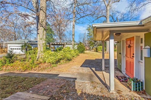 216 Knollwood Drive, Jamestown, NC 27282