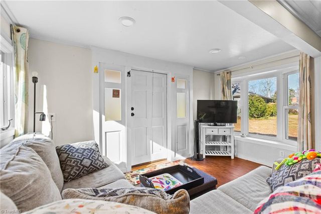 216 Knollwood Drive, Jamestown, NC 27282