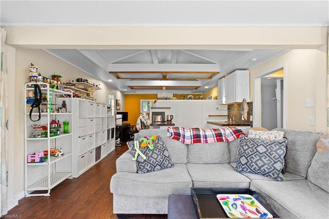 216 Knollwood Drive, Jamestown, NC 27282