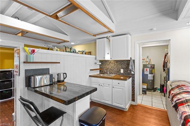 216 Knollwood Drive, Jamestown, NC 27282