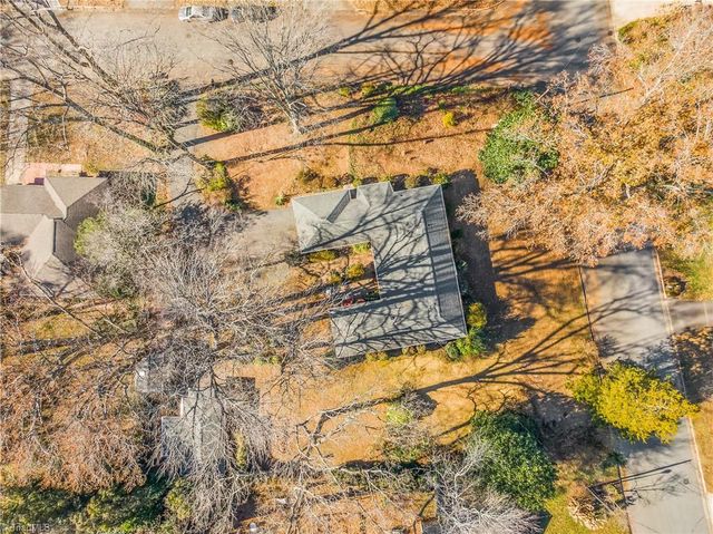 216 Knollwood Drive, Jamestown, NC 27282